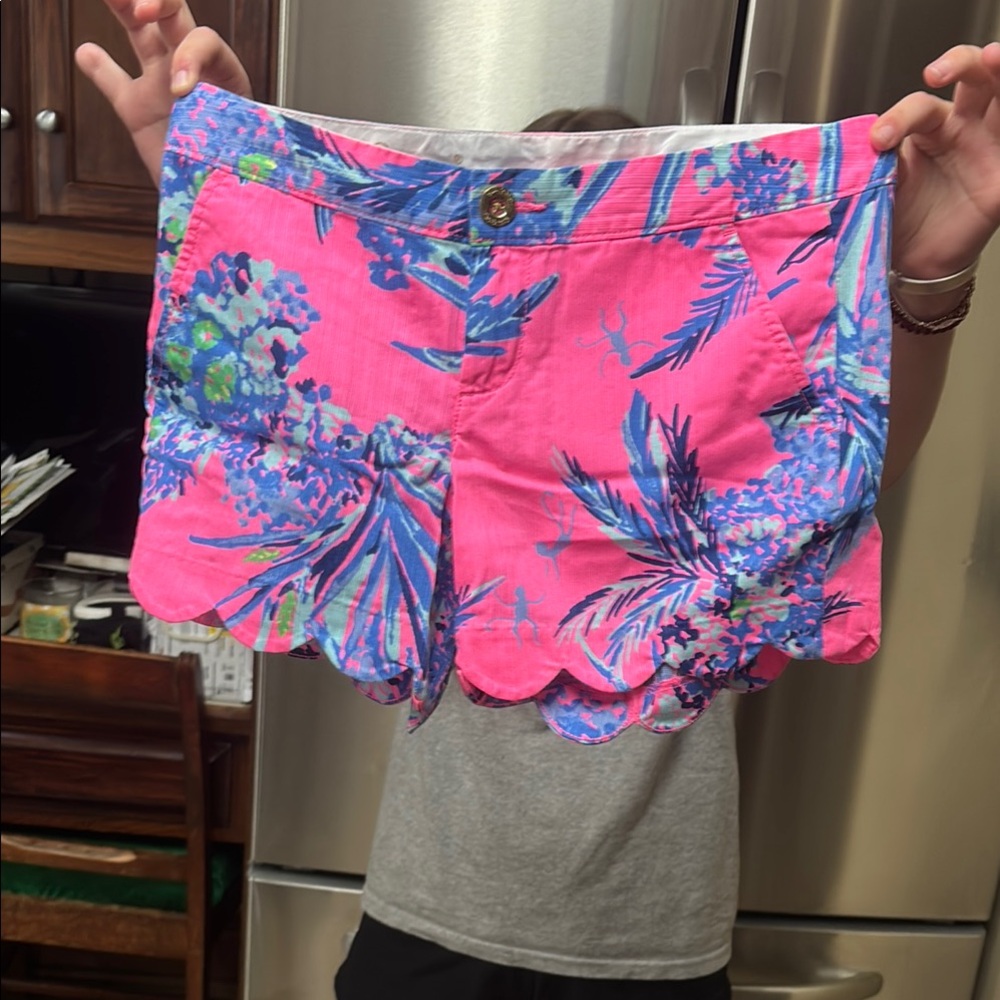 Lilly Pulitzer Buttercup Shorts, size 00, Scalloped Hem bright vibrant